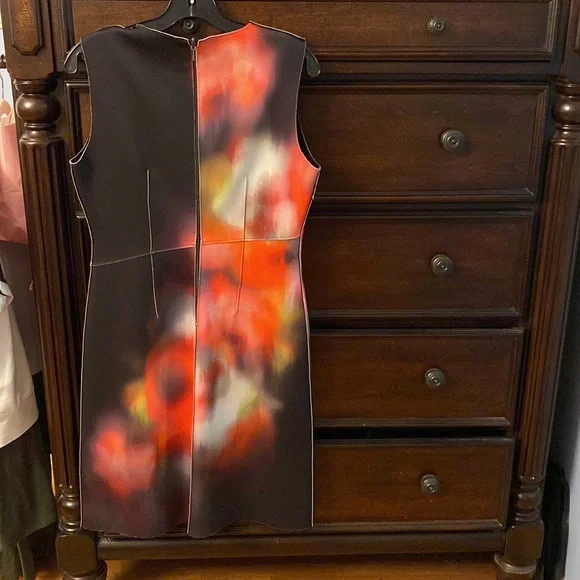 Elie Tahari sheath - perfect for work or spring/fall wedding season! (10) - Picture 4 of 7